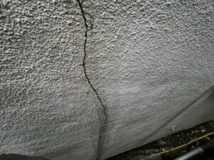 雨漏り修理 外壁 クラック補修