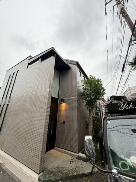 目黒区にて外壁タイル改修・屋根カバー工法の施工後写真